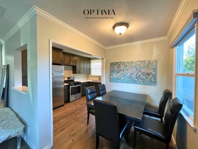 Foto del edificio - 7049 Jamieson Ave