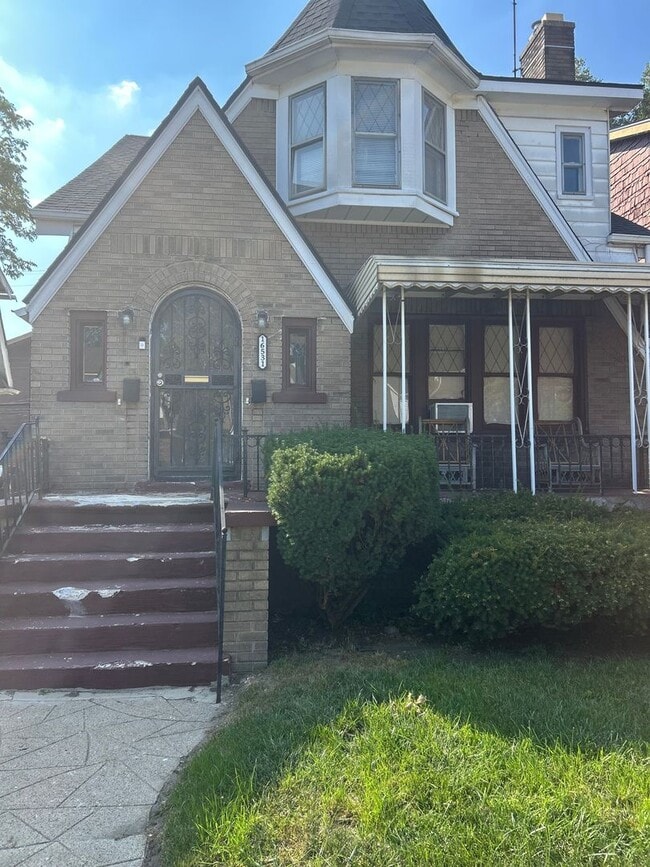 Building Photo - 16531 Kentucky St