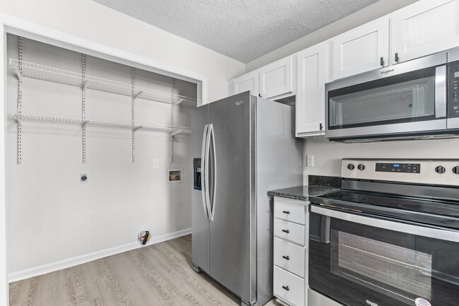 2BR, 2BA - 1100SF Renovated - Kitchen - Skyside Landing Apartments