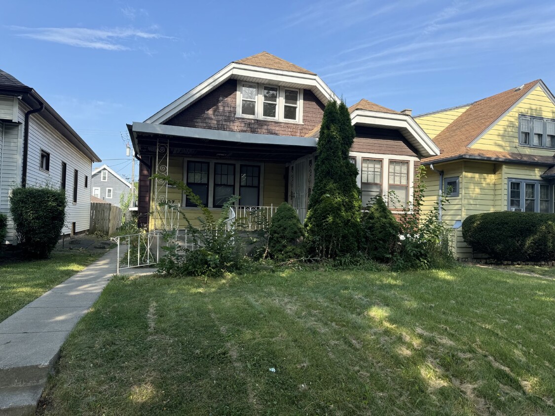 Primary Photo - 4 Bedroom / 1 Bathroom