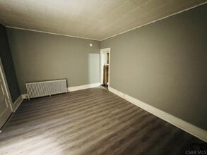 Building Photo - 195 D St