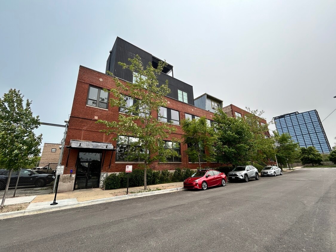 Primary Photo - 407 N Elizabeth St