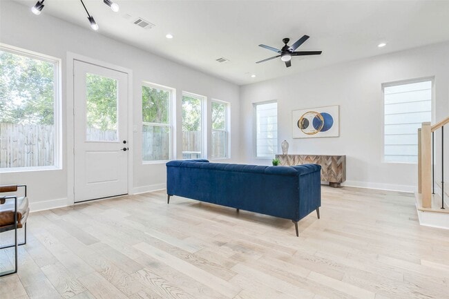 Building Photo - 2310 Campbell Rd