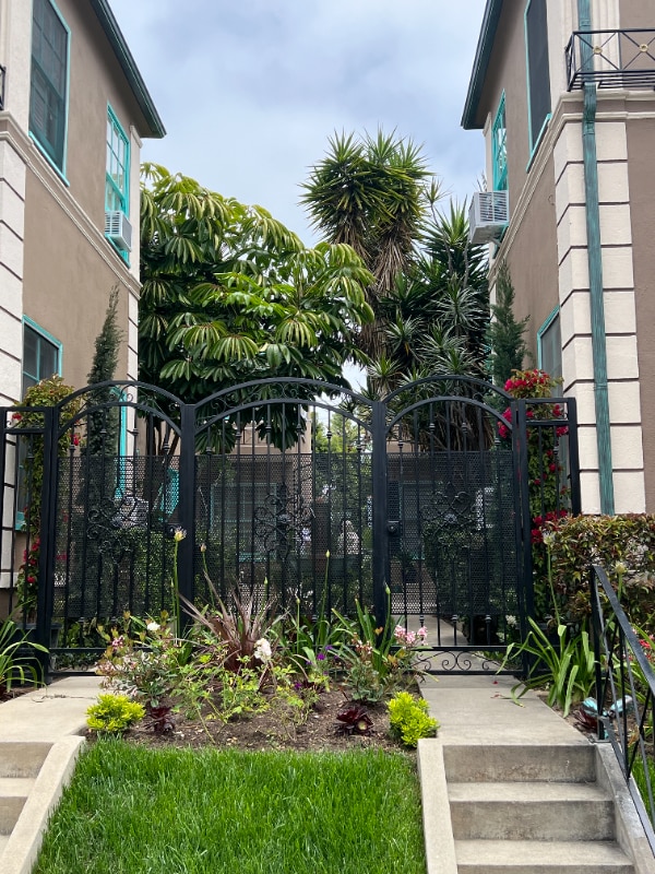 Photo - 326-332 N Gardner St Apartment