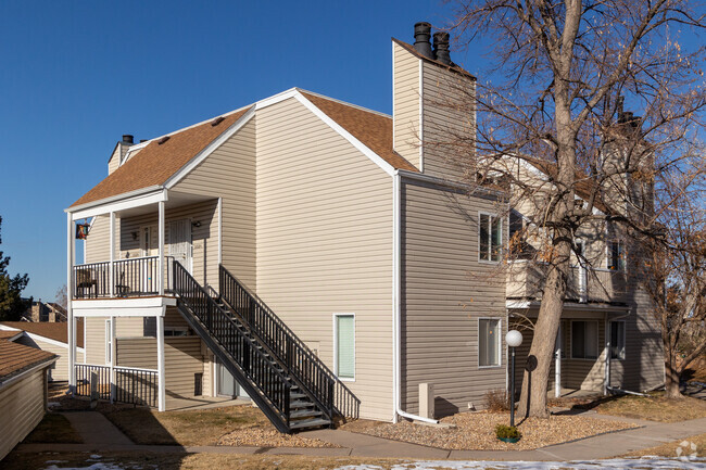 Building Photo - Strawberry at Heatheridge South