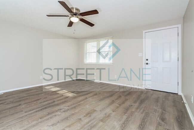 Building Photo - REDUCED!