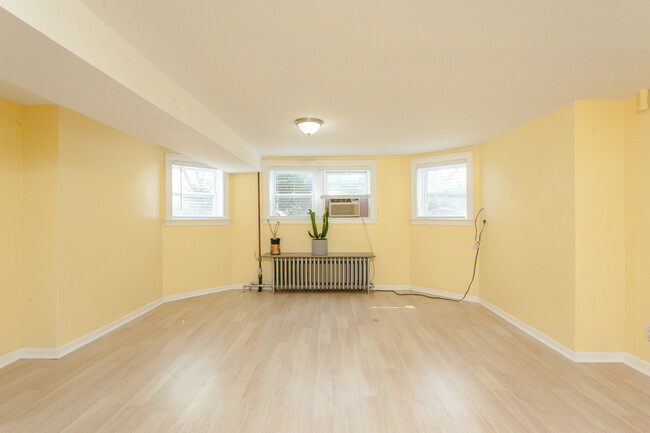 Foto del edificio - 6509 N Maplewood Ave