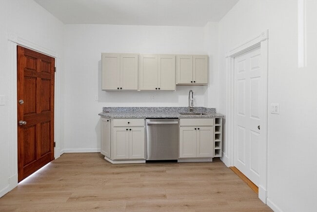 Building Photo - 868 Huntington Ave