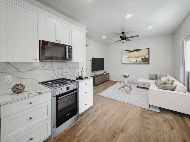 Foto del edificio - Brand New Luxury 2 Bed / 2 Bath in Winters...