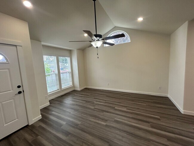 Foto del edificio - 938-940 Boardwalk Ave. NE