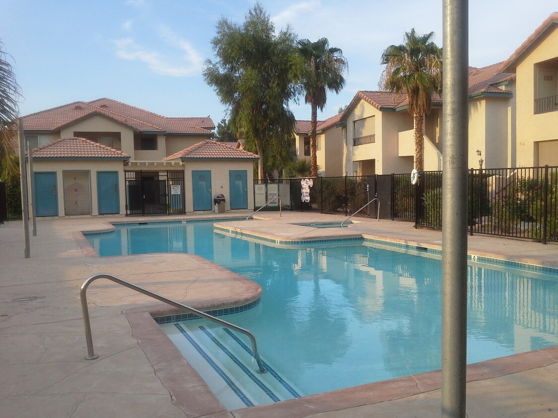 Primary Photo - 1100 Rodeo Dr