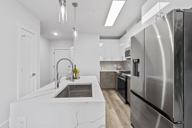 Building Photo - 412 WHITON St