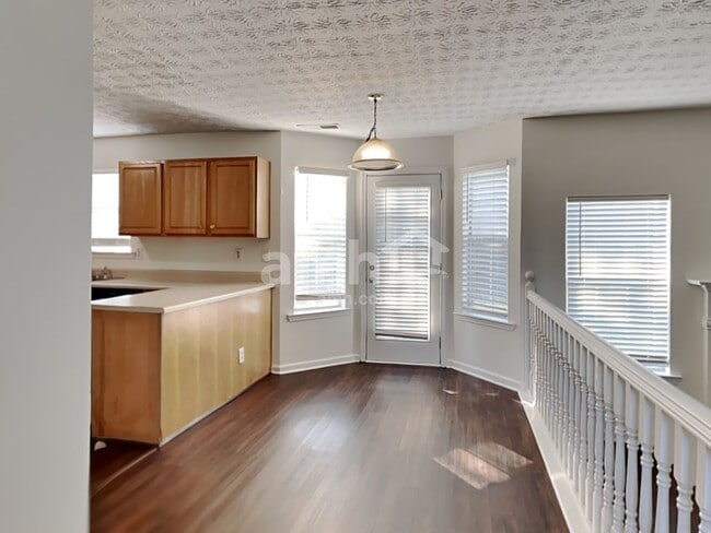 Building Photo - 750 Compton Ln