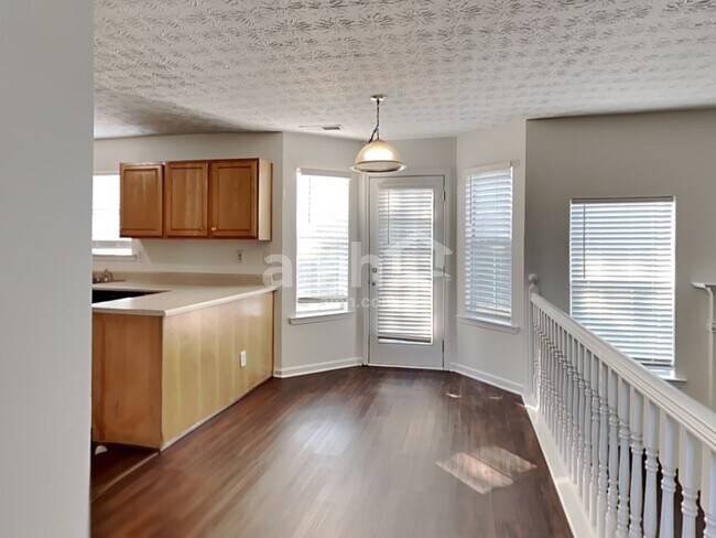 Foto del edificio - 750 Compton Ln