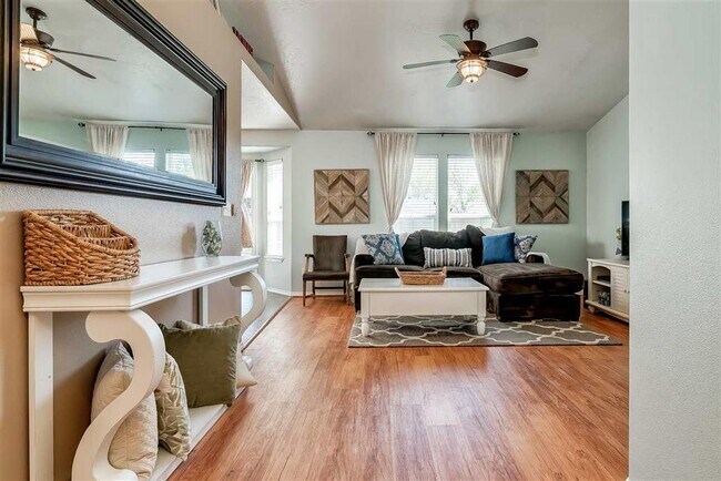 Building Photo - Cute Kuna home in the Farmhouse subdivision