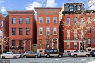 Building Photo - 812 Park Ave