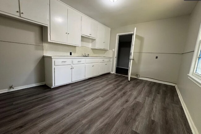 Foto del edificio - 2122 N Florence Ave