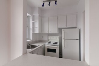 Building Photo - 10 Av. Rosemount