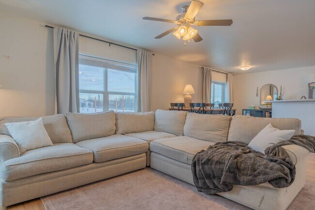 Foto del edificio - 673 W 4th Ave