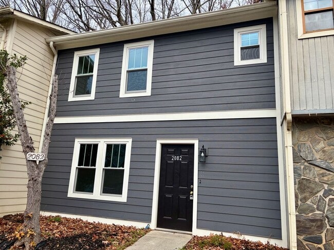 Building Photo - 2082 Lenoa Ln