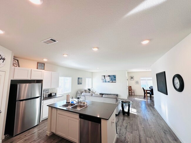 Foto del edificio - 950 Kathryn Ct