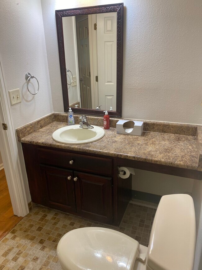 Baño - 2800 Kalmia Ave