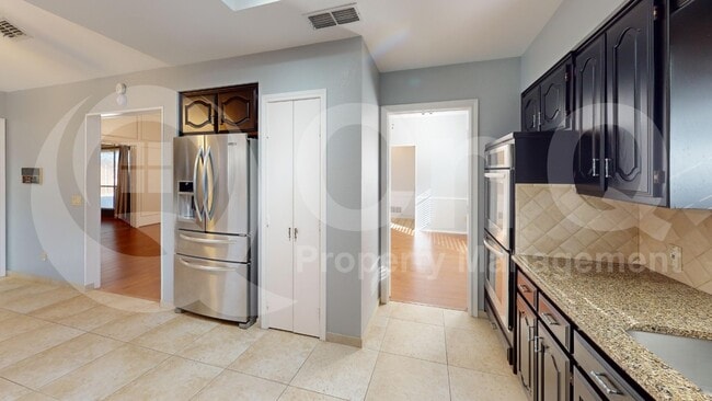 Foto del edificio - 903 Willow Brook Dr