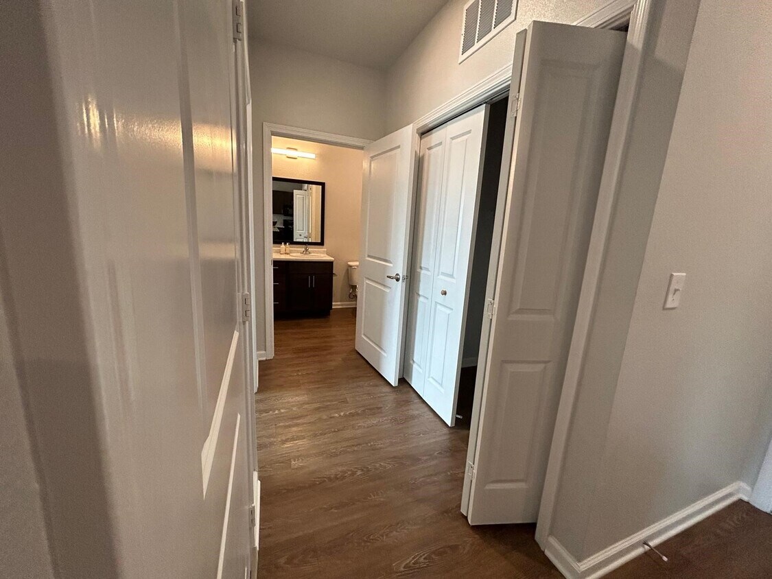 Building Photo - 2136 W 34th St