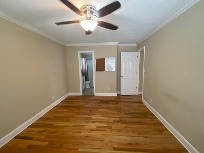 Foto del edificio - **MOVE IN SPECIAL, 1/2 OFF FIRST MONTHS RENT** Updated 3 bed 2 bath house