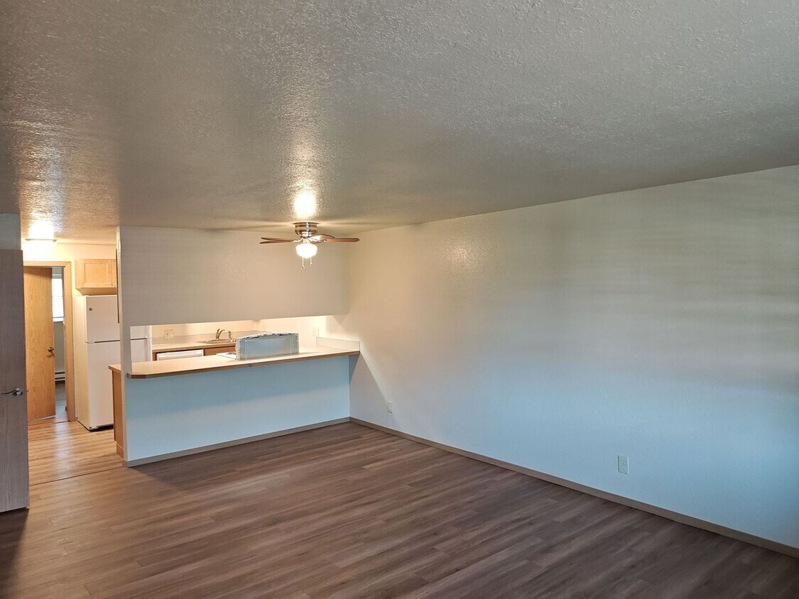 Foto del edificio - Ground Floor - Corner Unit! Newly Renovated!