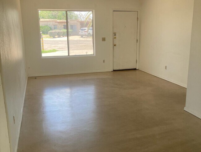 Foto del edificio - 2301 Saddleback Ave S