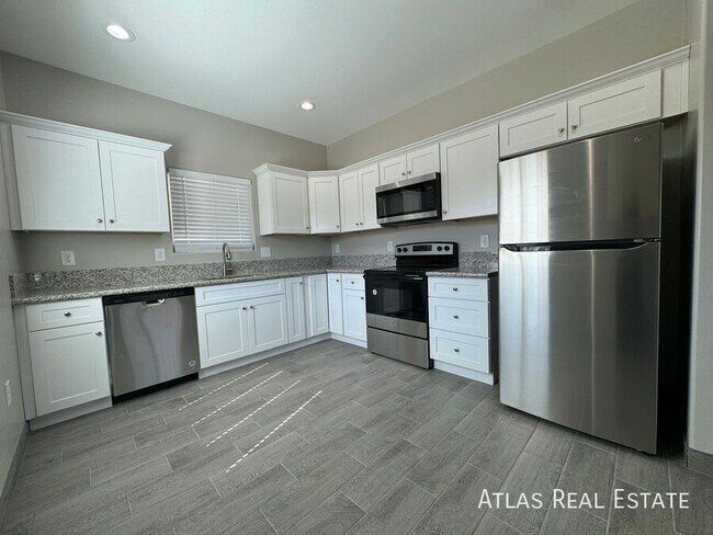 Building Photo - 802 E 35th St