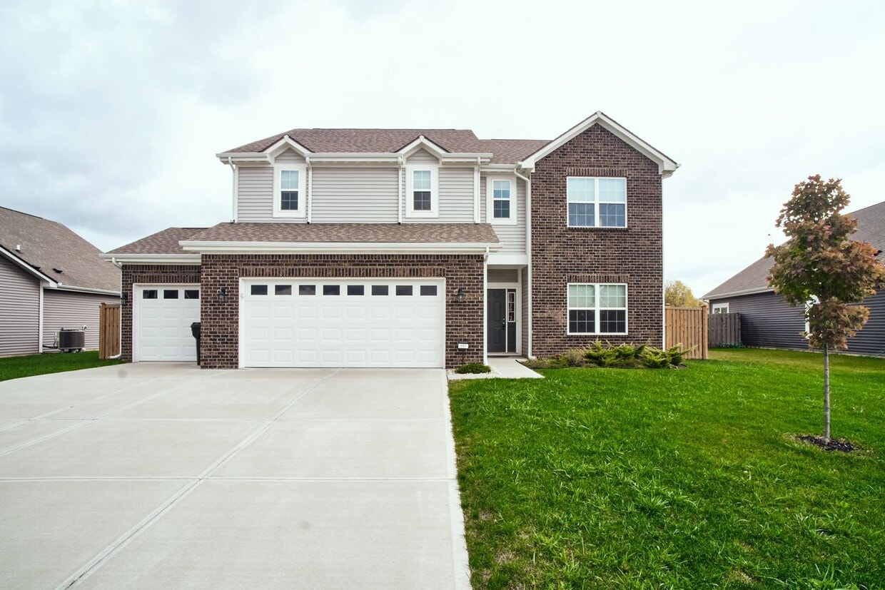 Primary Photo - 5 Bedroom, 3 Full Bath in Fortville!