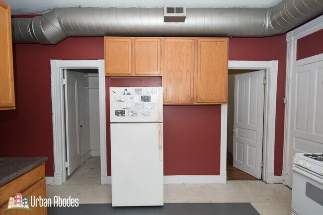 Building Photo - 1058 N Rockwell St