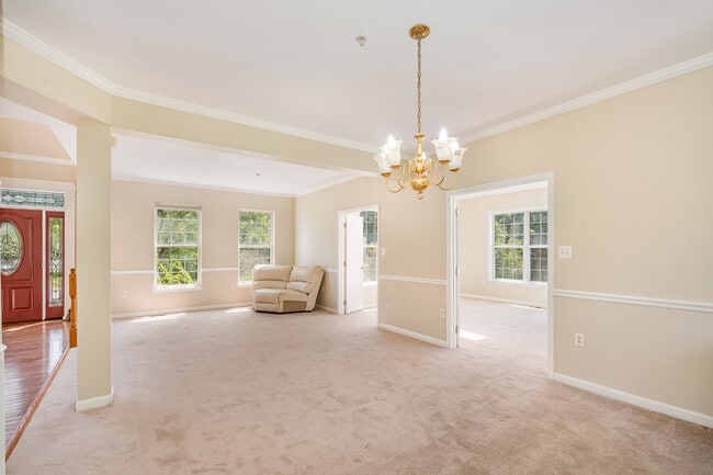 Building Photo - 200 Woodgreen Cir
