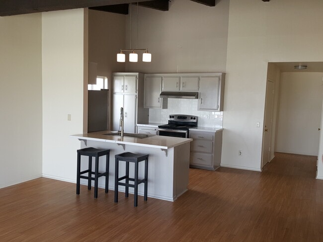 Kitchen - 296 Hermosa Ave