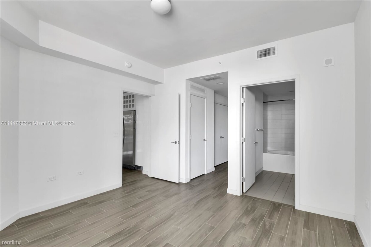 Foto principal - 1 br, 1 bath Condo - 999 SW 1st Ave Apt 1808