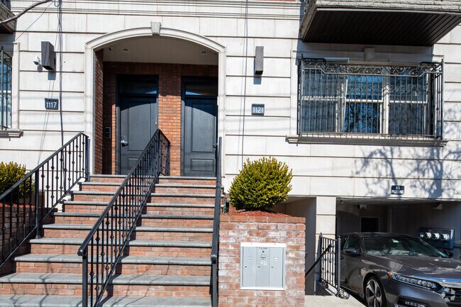 Entrance - 1121 57th St