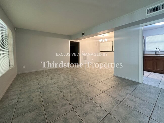 Foto del edificio - 1038 La Marche Dr