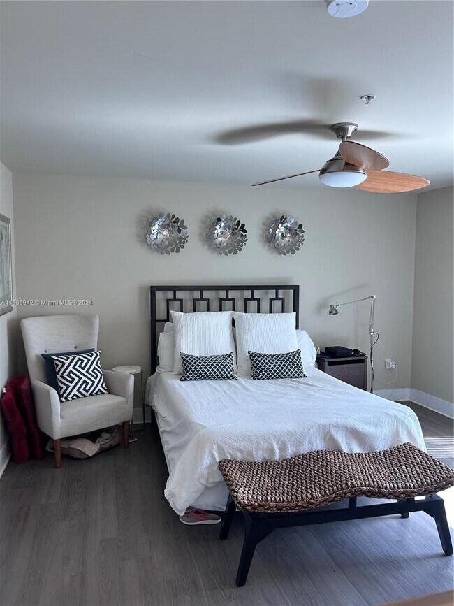 Foto del edificio - 7744 Collins Ave