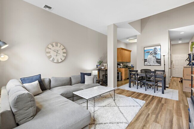 Foto del edificio - 222 Clinton St