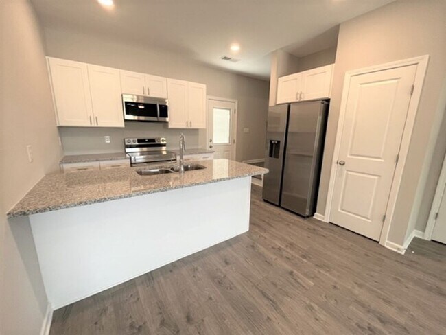 Foto del edificio - Brand New Townhome