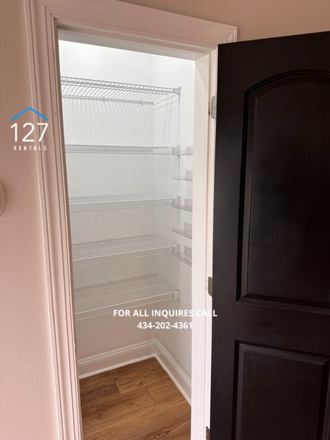 Building Photo - Modern 3-Bedroom Townhome in the Heart of ...