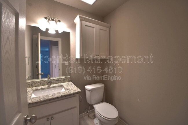 Building Photo - 512 S Haynie St