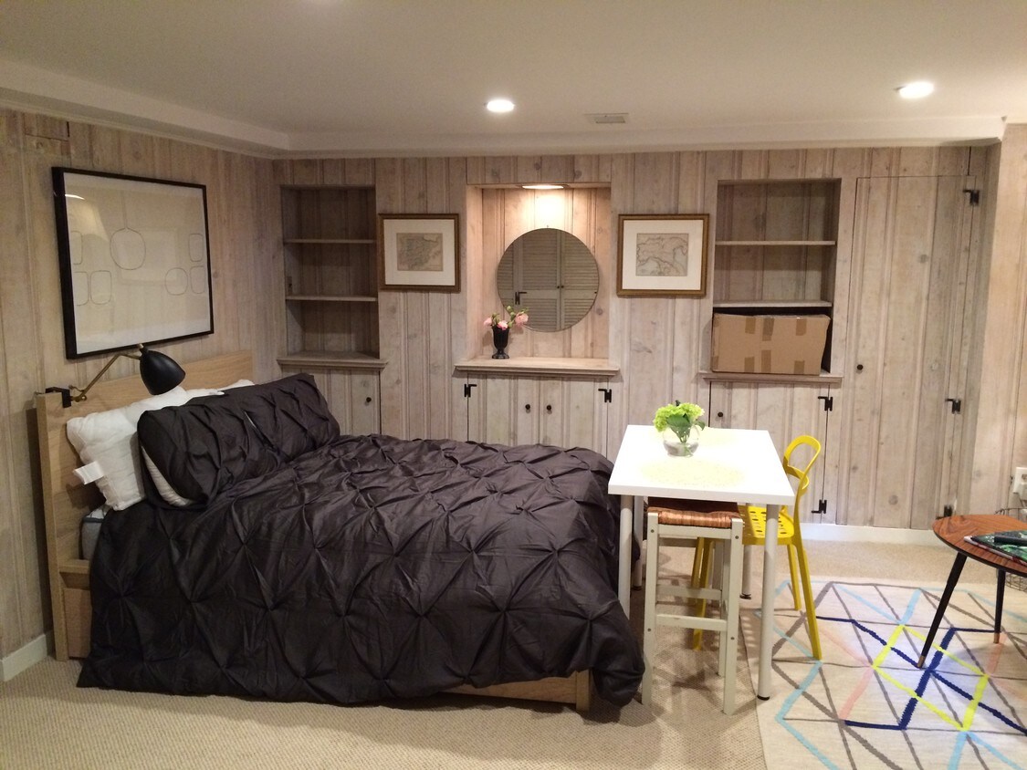 Gran espacio de almacenaje - 2905 Q St NW