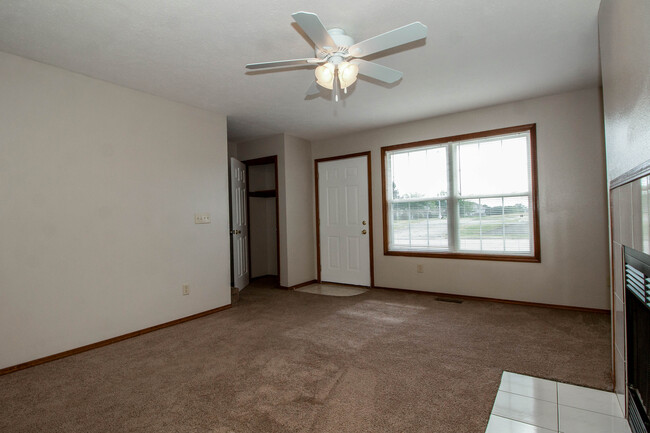 Building Photo - 1210 Eastport Dr