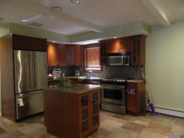 Primary Photo - 131 Truxton Rd