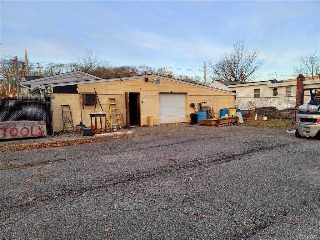 1044 Portion Rd, Farmingville, NY 11738 House Rental in Farmingville