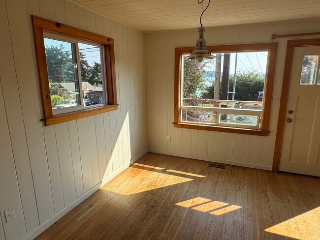 Foto del edificio - 3 Bed, 2 Bath in Anacortes WATER VIEW