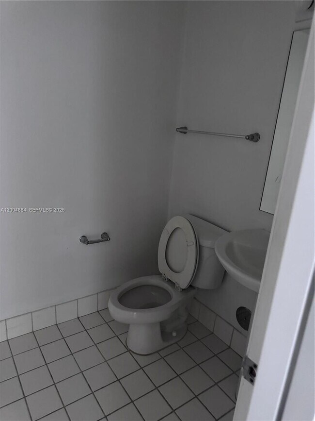 Foto del edificio - 601 NE 36th St